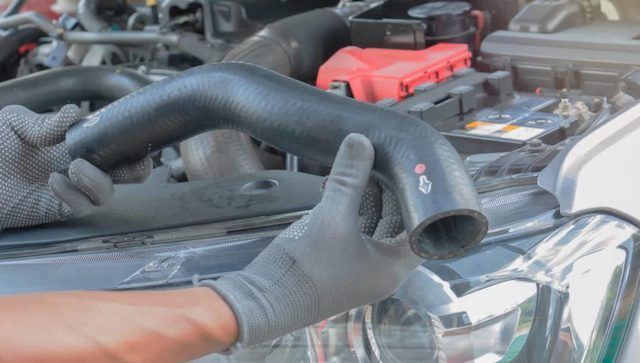 How To Diagnose A Failing Radiator Hose